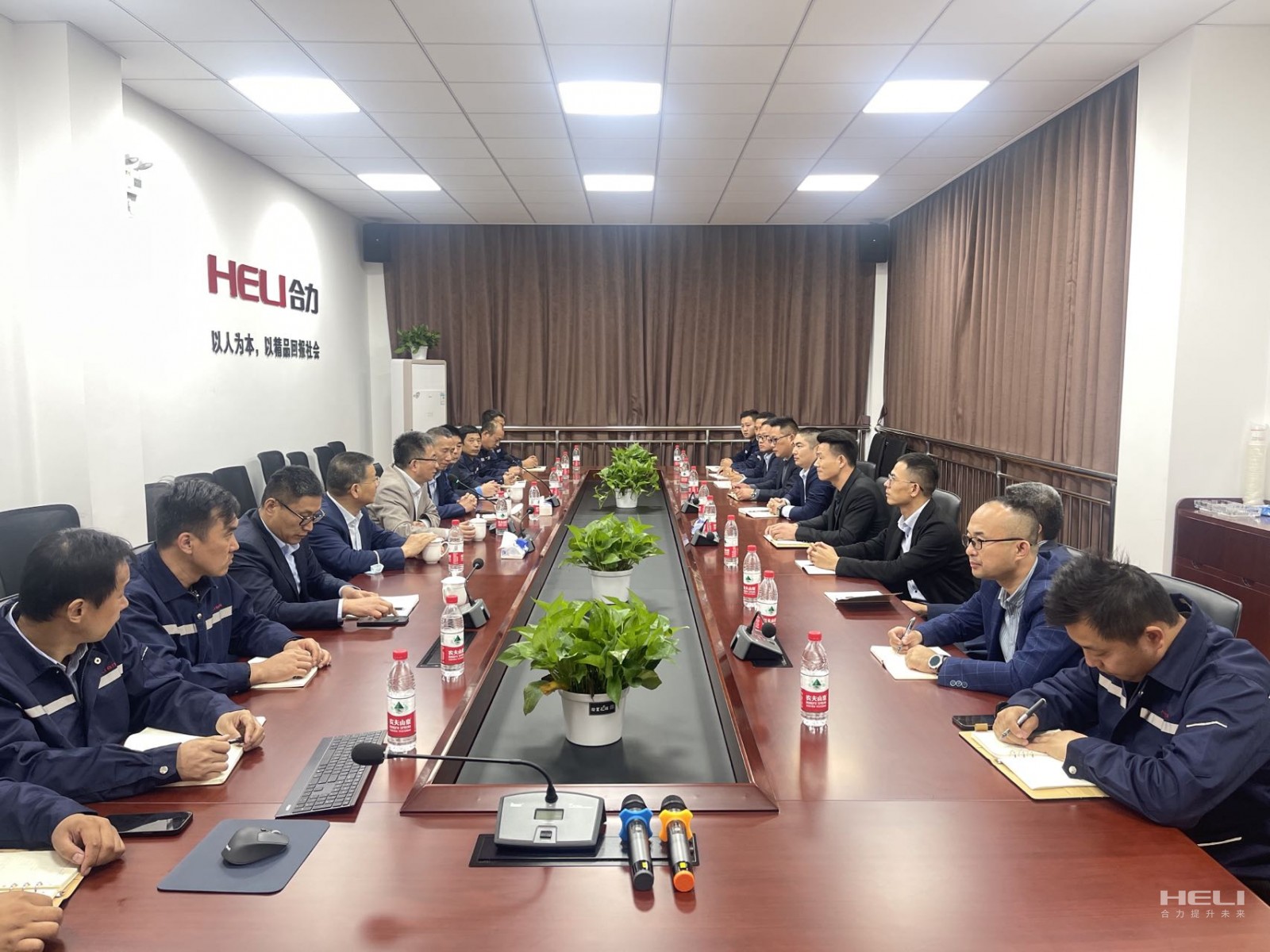 与上海尊龙凯时昆山、嘉定分公司员工交流座谈.jpg